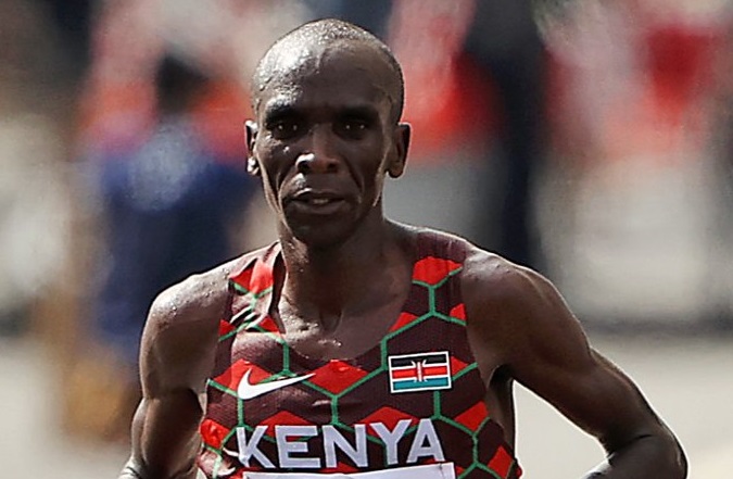 Kipchoge gana la medalla de oro en el maratón olímpico