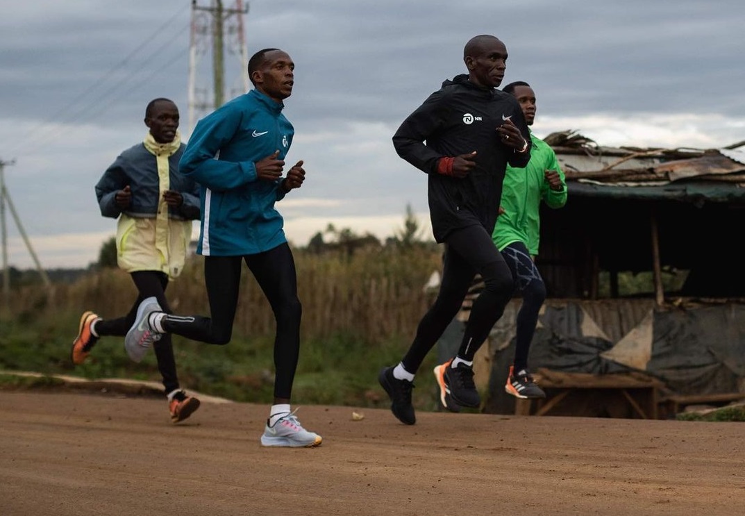 Kipchoge recibió la Navidad con 16k a 2.52