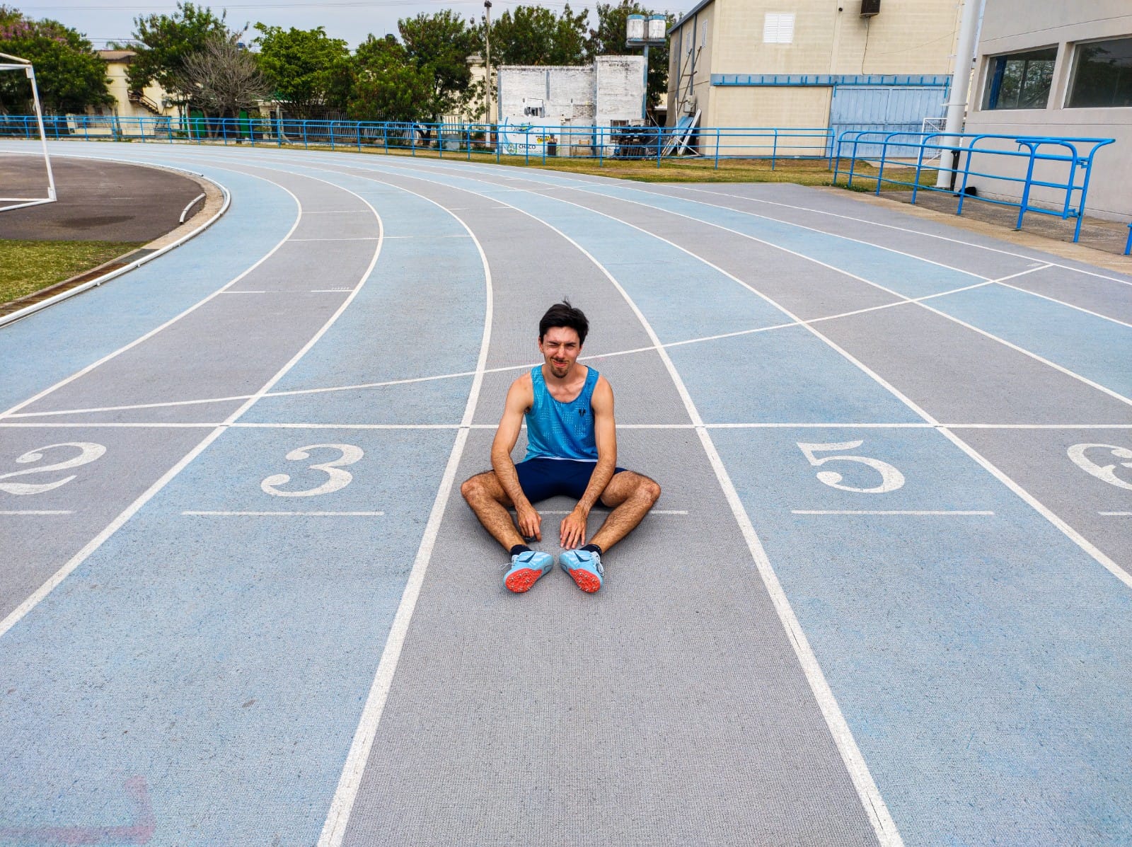 Luciano Bernstein, el atleta que desafía a la gente a ganarle en una carrera, apostando dinero para poder viajar y competir