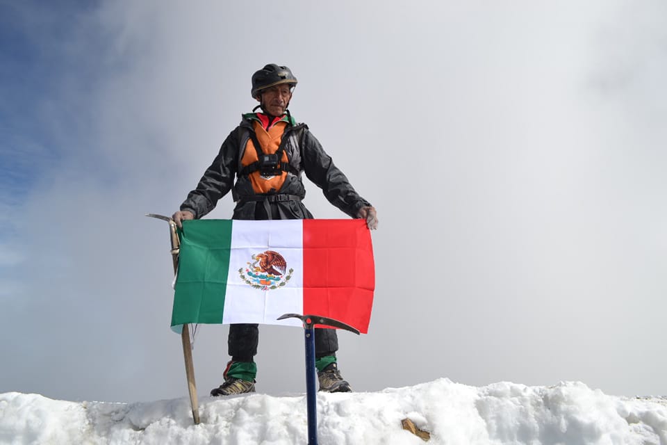 Con 86 años sube al Pico de Orizaba