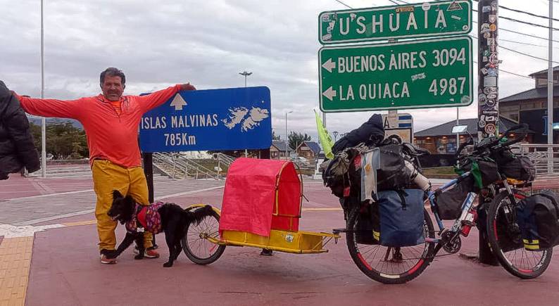 Cicloviajeros: Un hombre y su perra unieron La Quiaca y Ushuaia