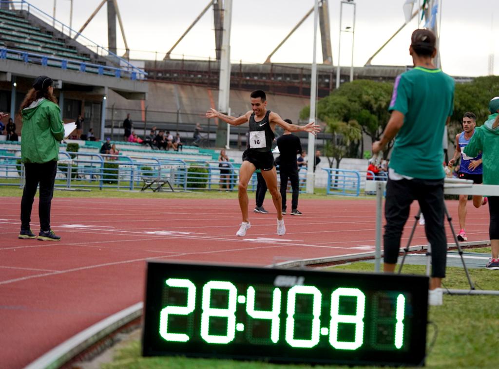 Julián Molina es el campeón argentino en 10000 mts