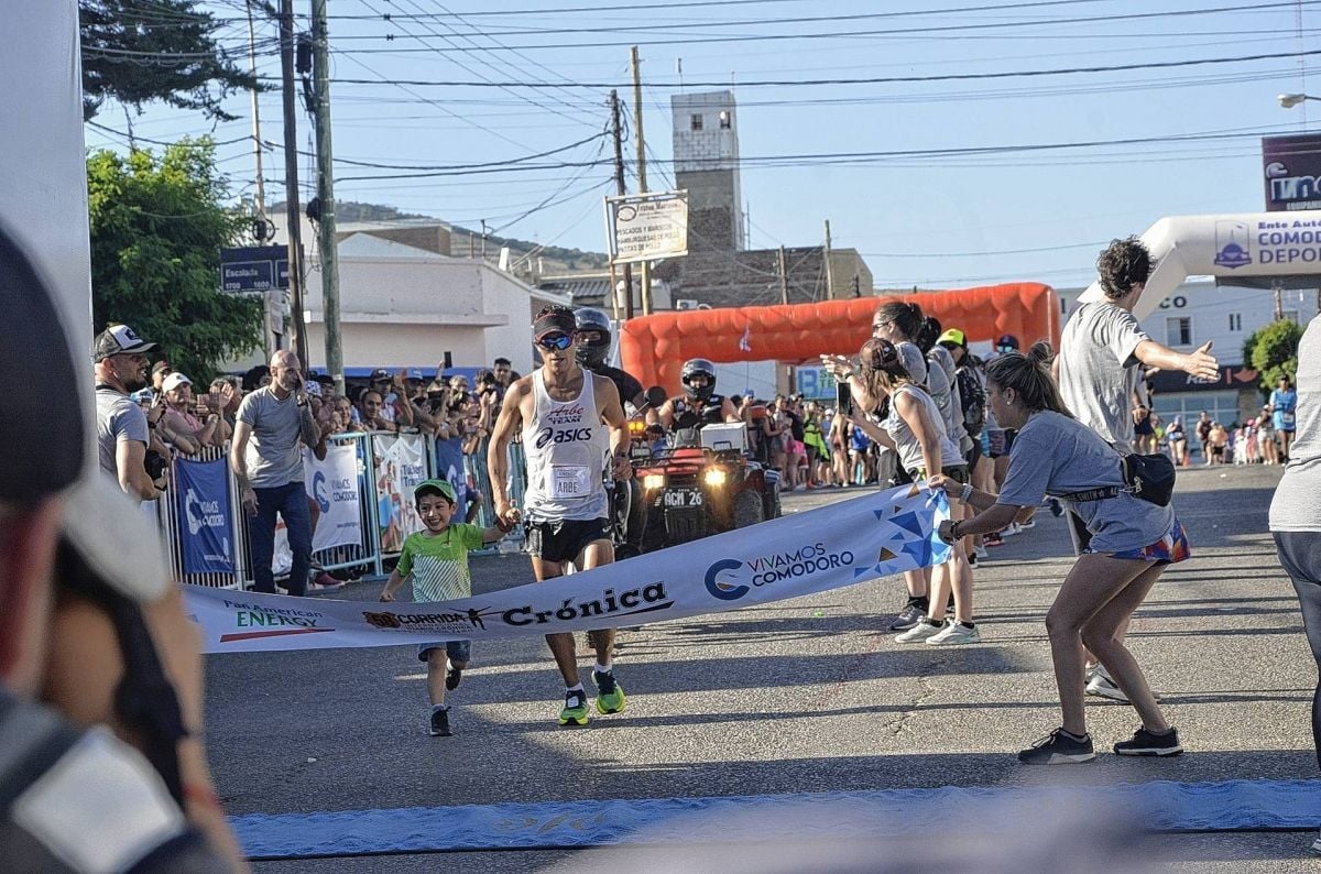 Joaquín Arbe ganó la Corrida del Diario Crónica