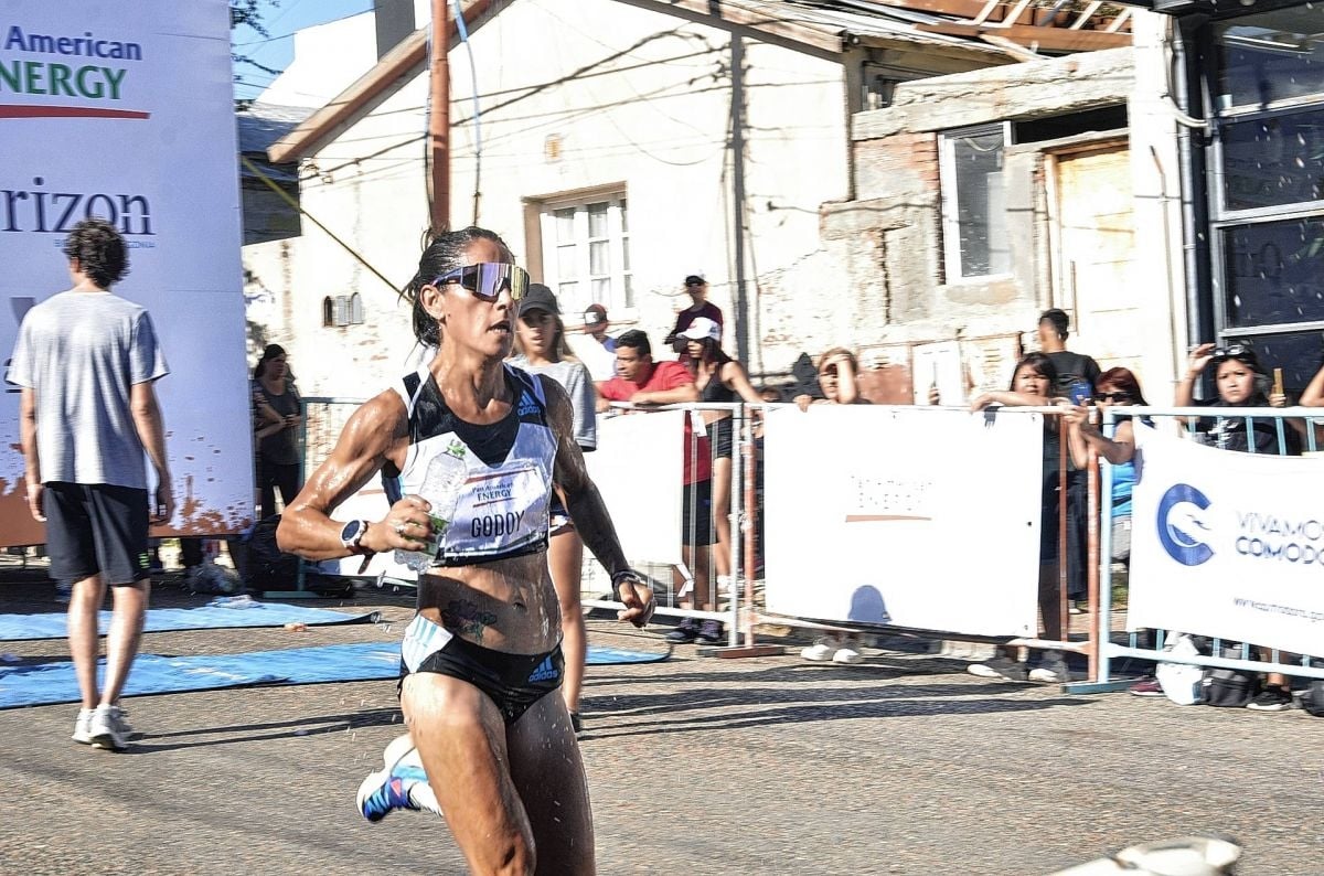 Rosa Godoy fue primera en la Corrida del Diario Crónica