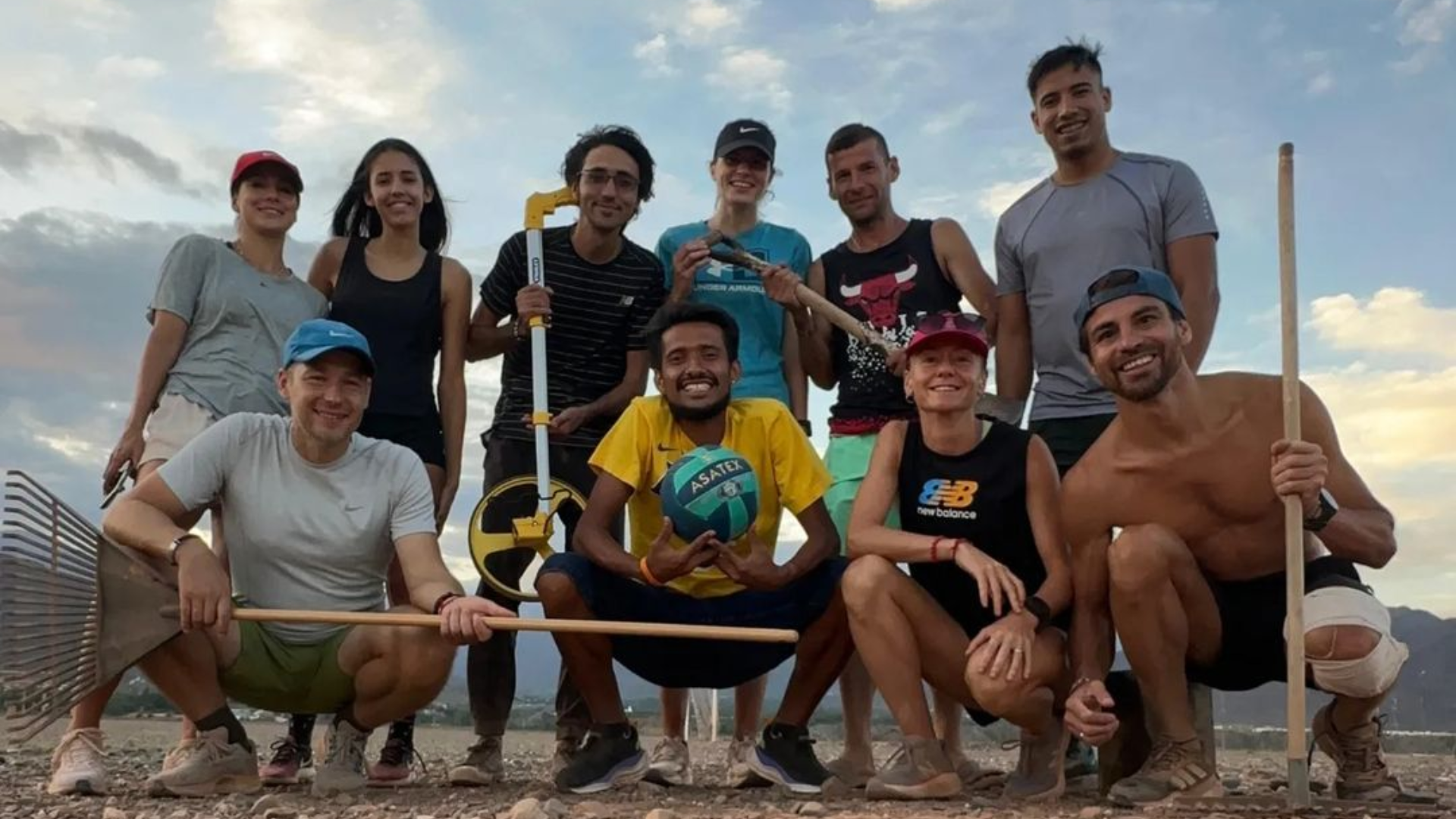 Pista del desierto: los atletas siguen juntando fondos para las obras