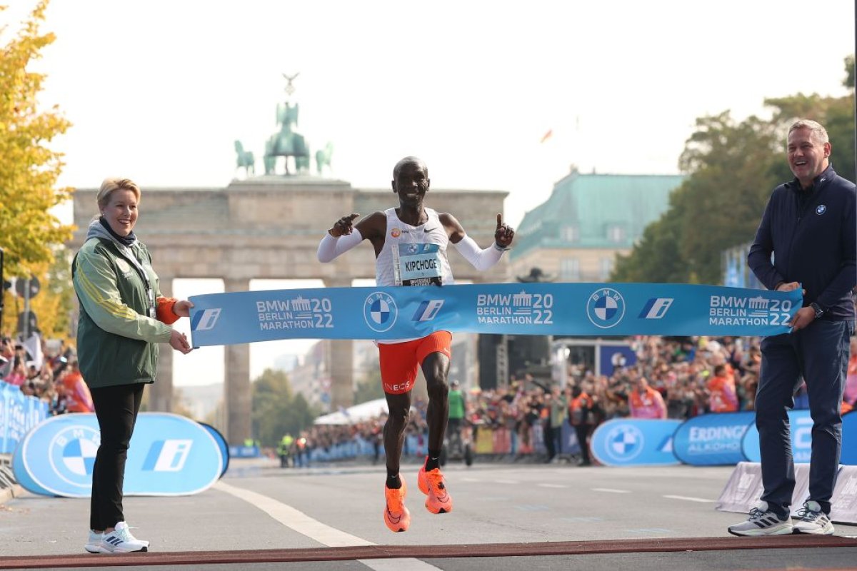 Maratón de Tokio: Kipchoge y Hassan, en la línea de largada