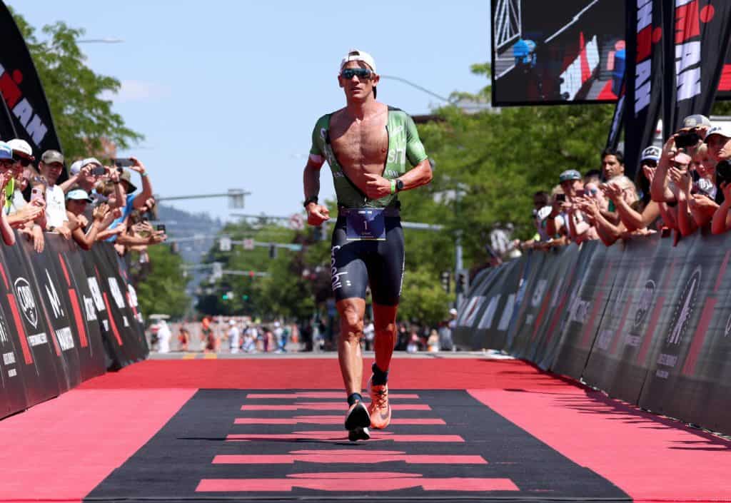 Ironman Pro Series: Triunfos de Lionel Sanders y Taylor Knibb