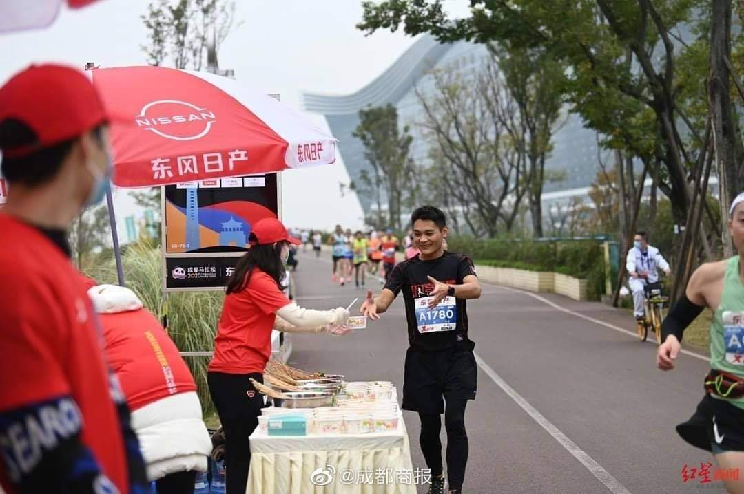 Maratón: ¿Con qué frecuencia debes hidratarte durante los 42k?