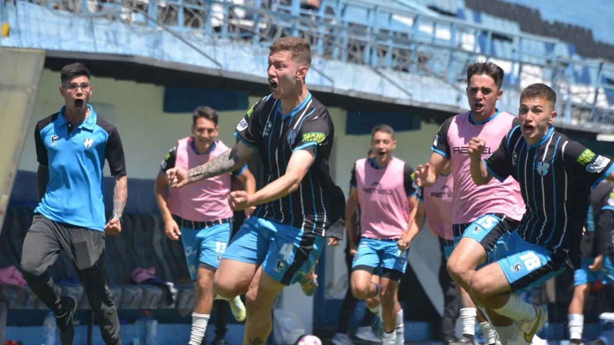 Un jugador de la Primera Nacional busca club a través de Facebook y se volvió viral