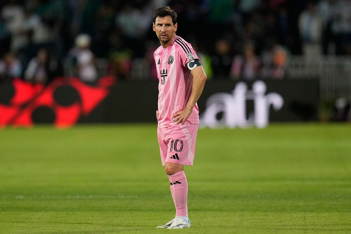 A un mes de la Finalissima, cuántos partidos se perderá Lionel Messi por su lesión