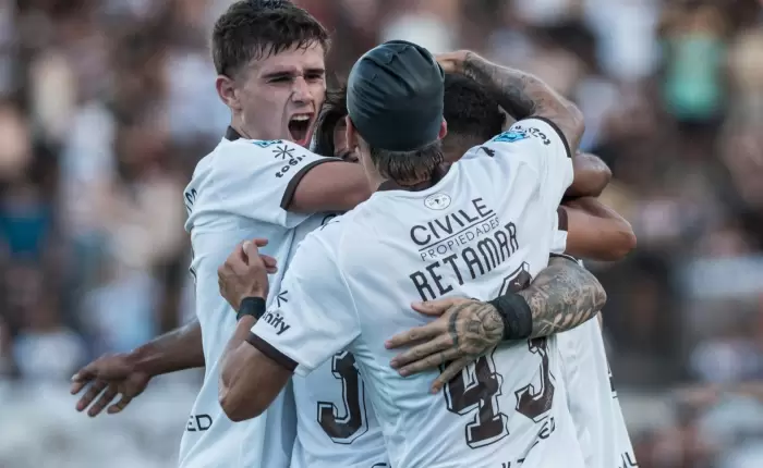 Platense luchó hasta el final y venció a Barracas Central con un gol agónico