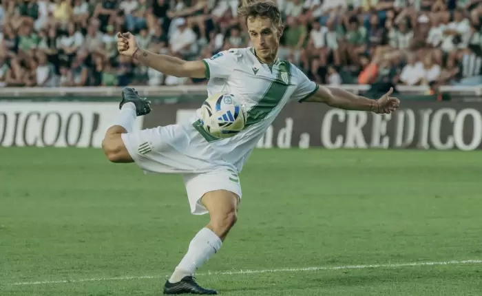 Banfield goleó a Newell’s y se metió en puestos de clasificación a los playoffs