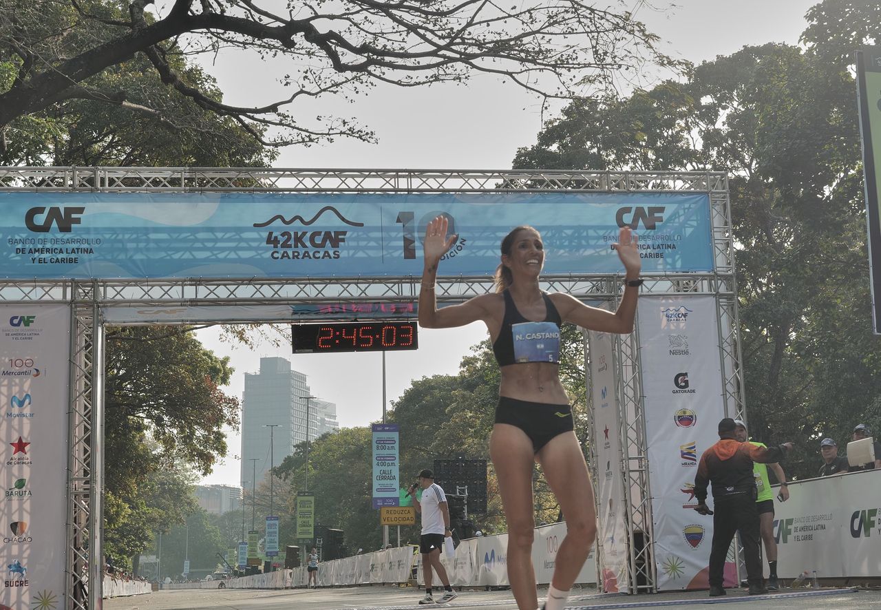 Maratón CAF: Natacha Castaño se sube al podio