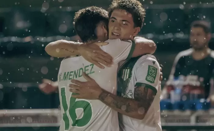 Banfield resistió con diez jugadores y volvió al triunfo ante Tigre