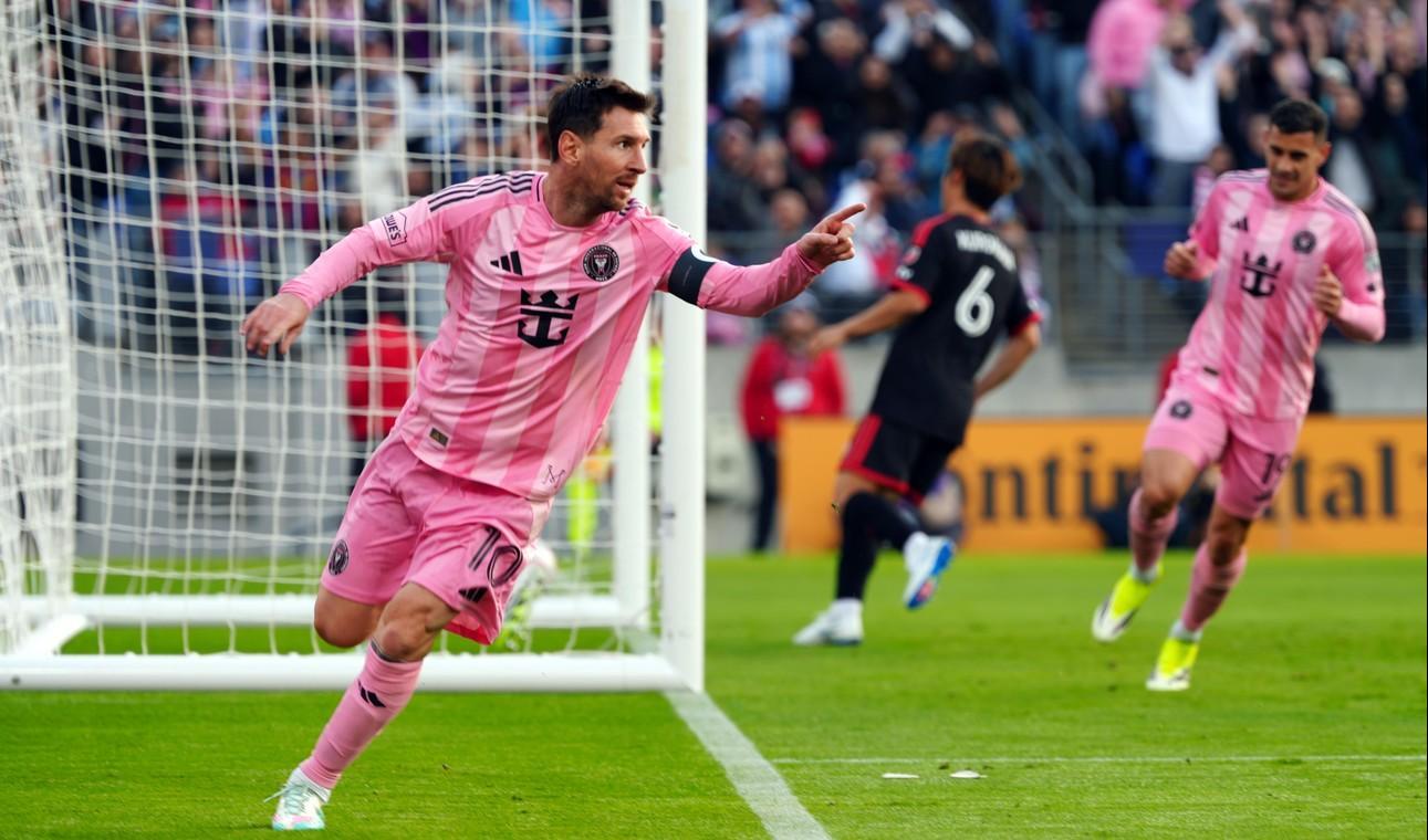 Messi quedó a un gol de los 900