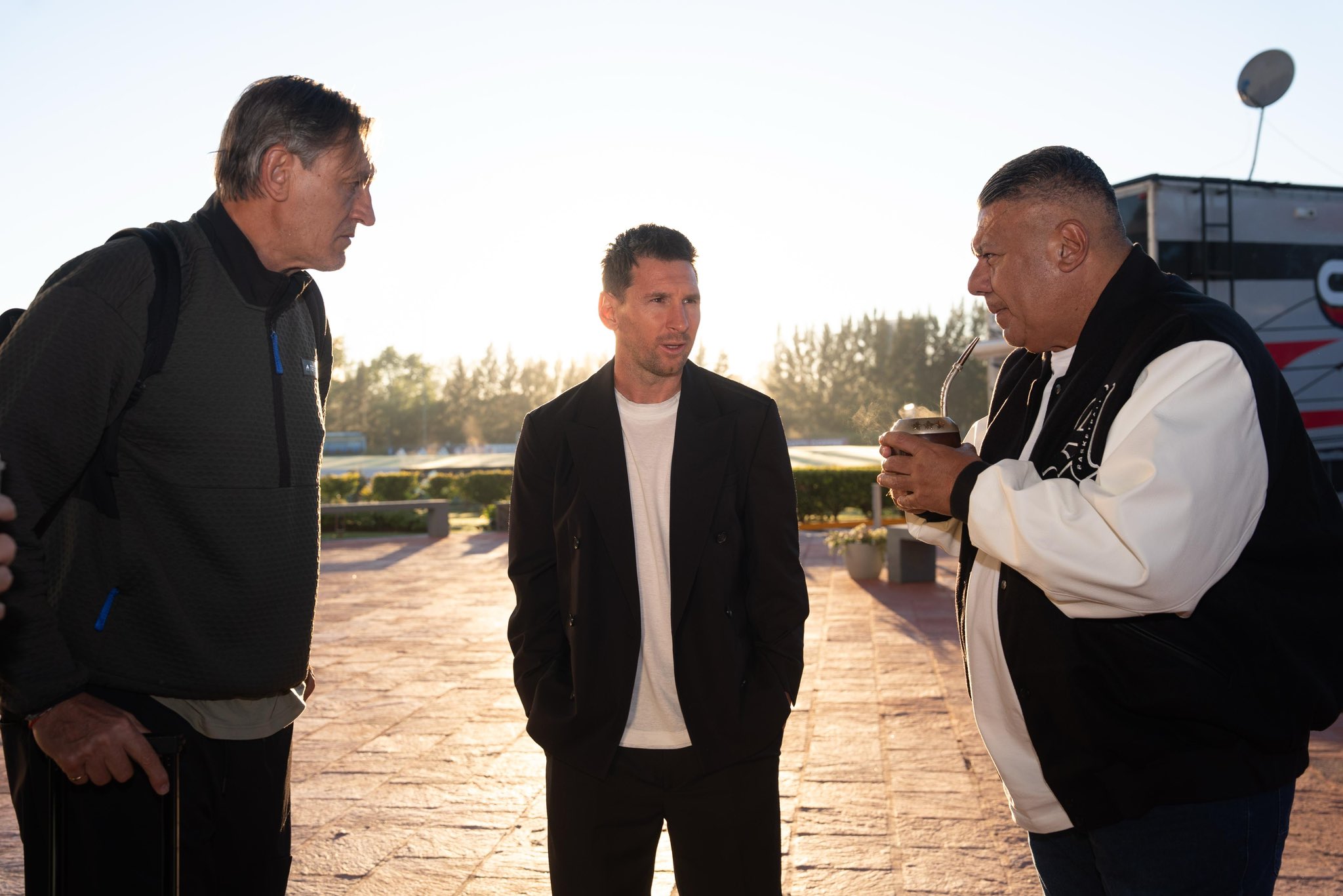 Messi y Tapia, juntos antes de los amistosos de la Selección Argentina: las fotos del reencuentro