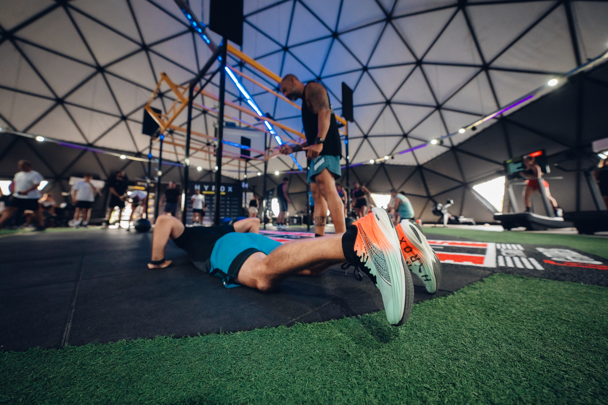 HYROX: ¿cómo es el deporte que atrapa a runners y a amantes del gimnasio?