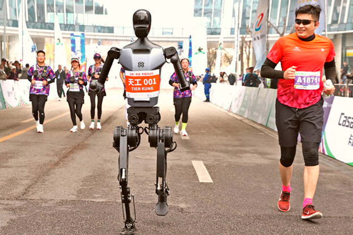 300 robots humanoides correrán una media maratón en China
