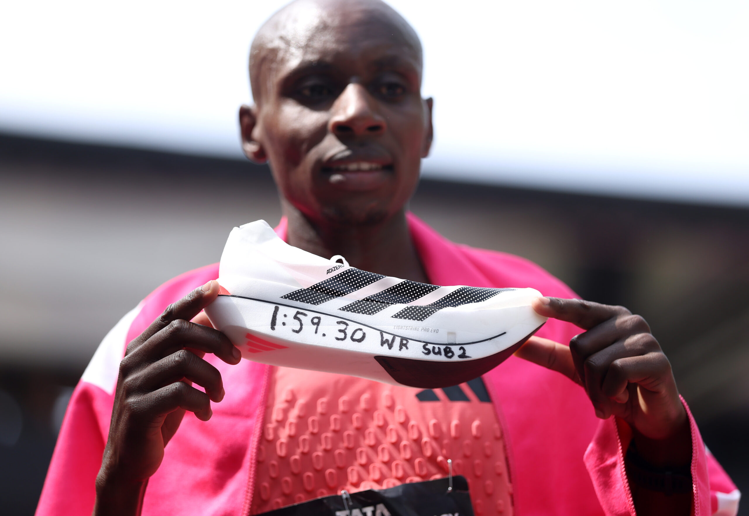 HITO GLOBAL: adidas firma récord mundial y sub 2h con Sabastian Sawe, Yomif Kejelcha y Tigist Assefa con las Adizero Adios Pro EVO 3