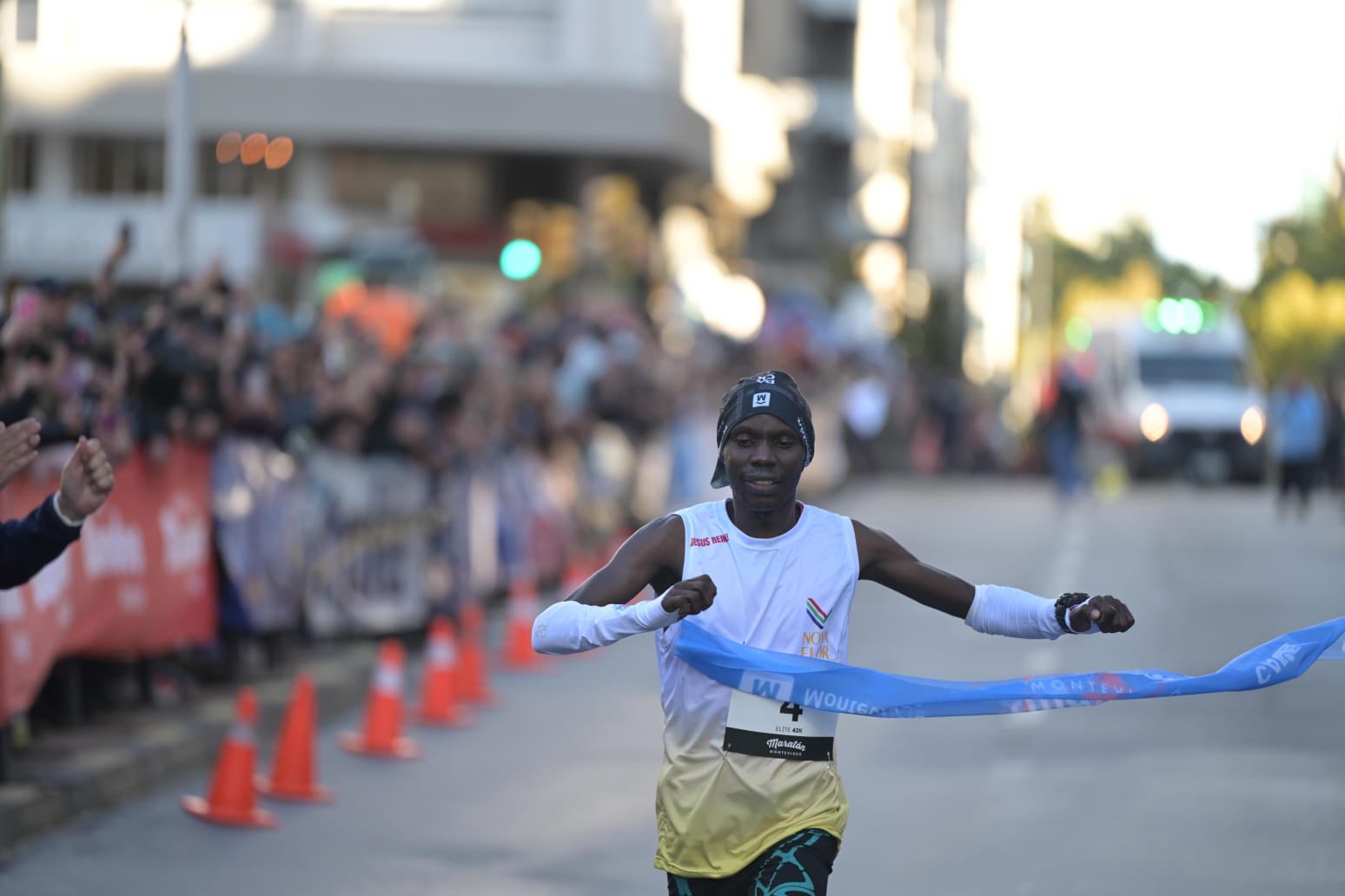 Un keniano ganó la Maratón de Montevideo 2026 y dos uruguayos se subieron al podio de la 42K