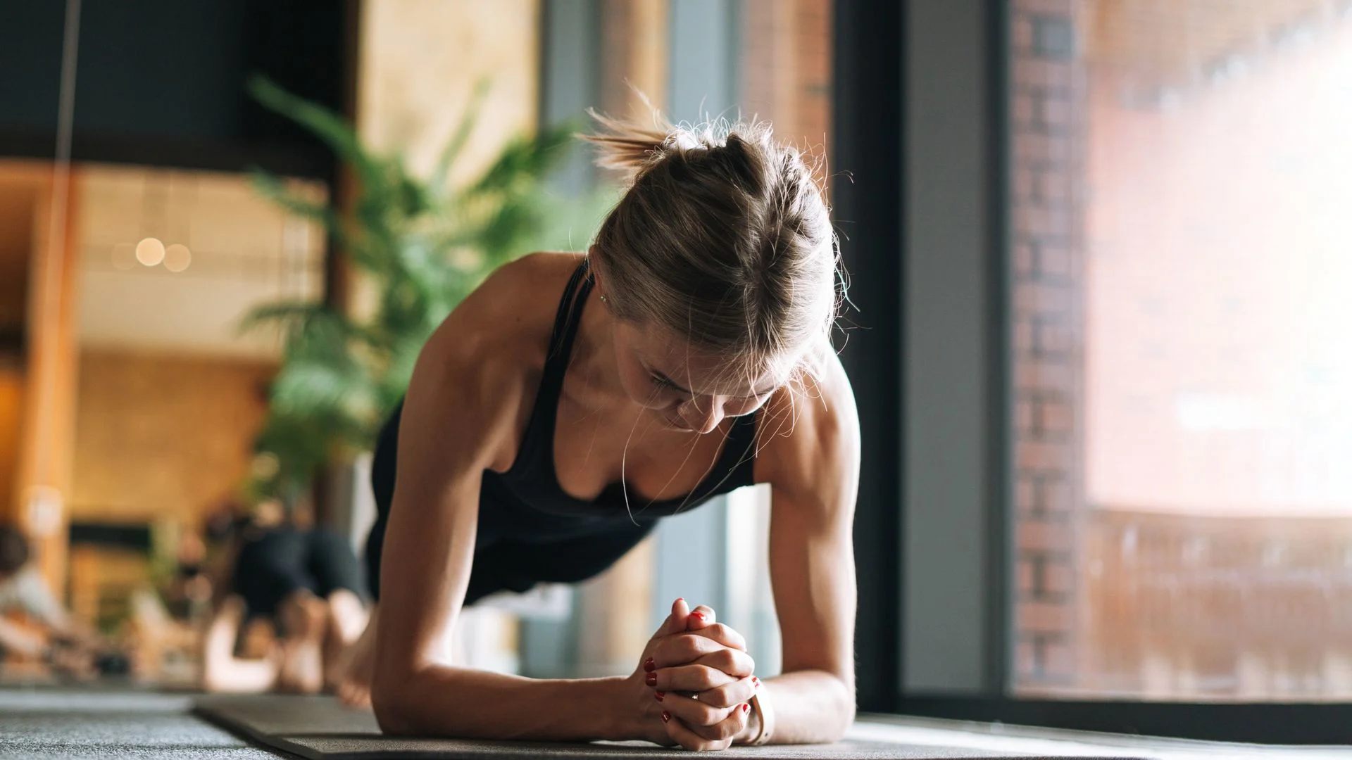 Este ejercicio fortalece más el abdomen que hacer 100 crunches