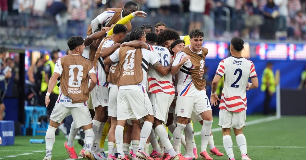 Estados Unidos golea a Paraguay en el debut y complica al equipo de Alfaro