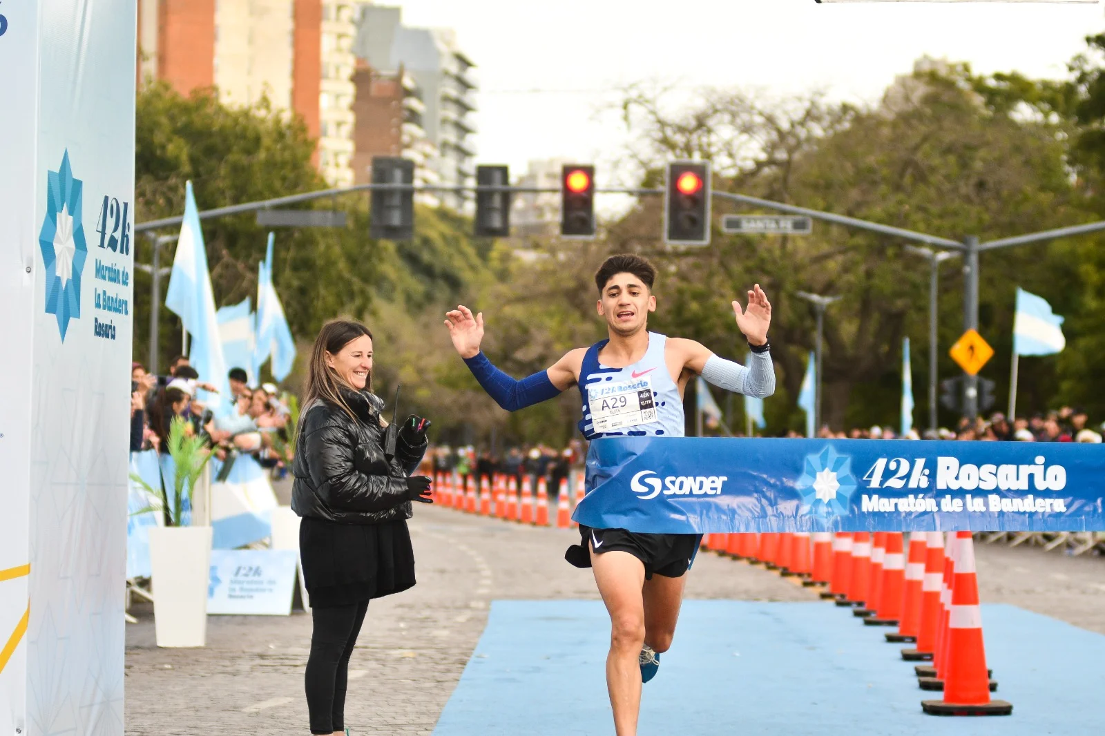 Eulalio Muñoz y Luján Urrutia, campeones argentinos de maratón