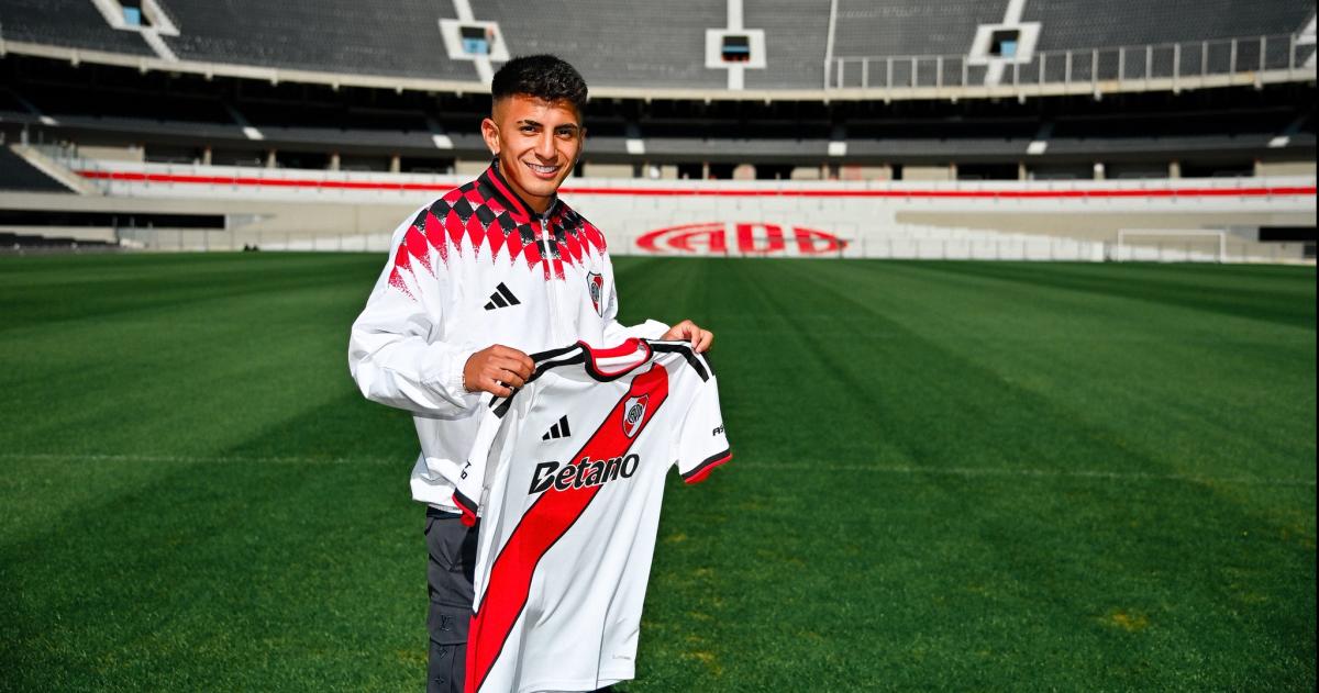 River: Llegó Thiago Almada