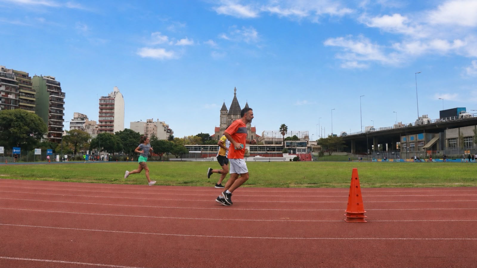 El Parque Chacabuco tendrá una pista de atletismo completamente renovada