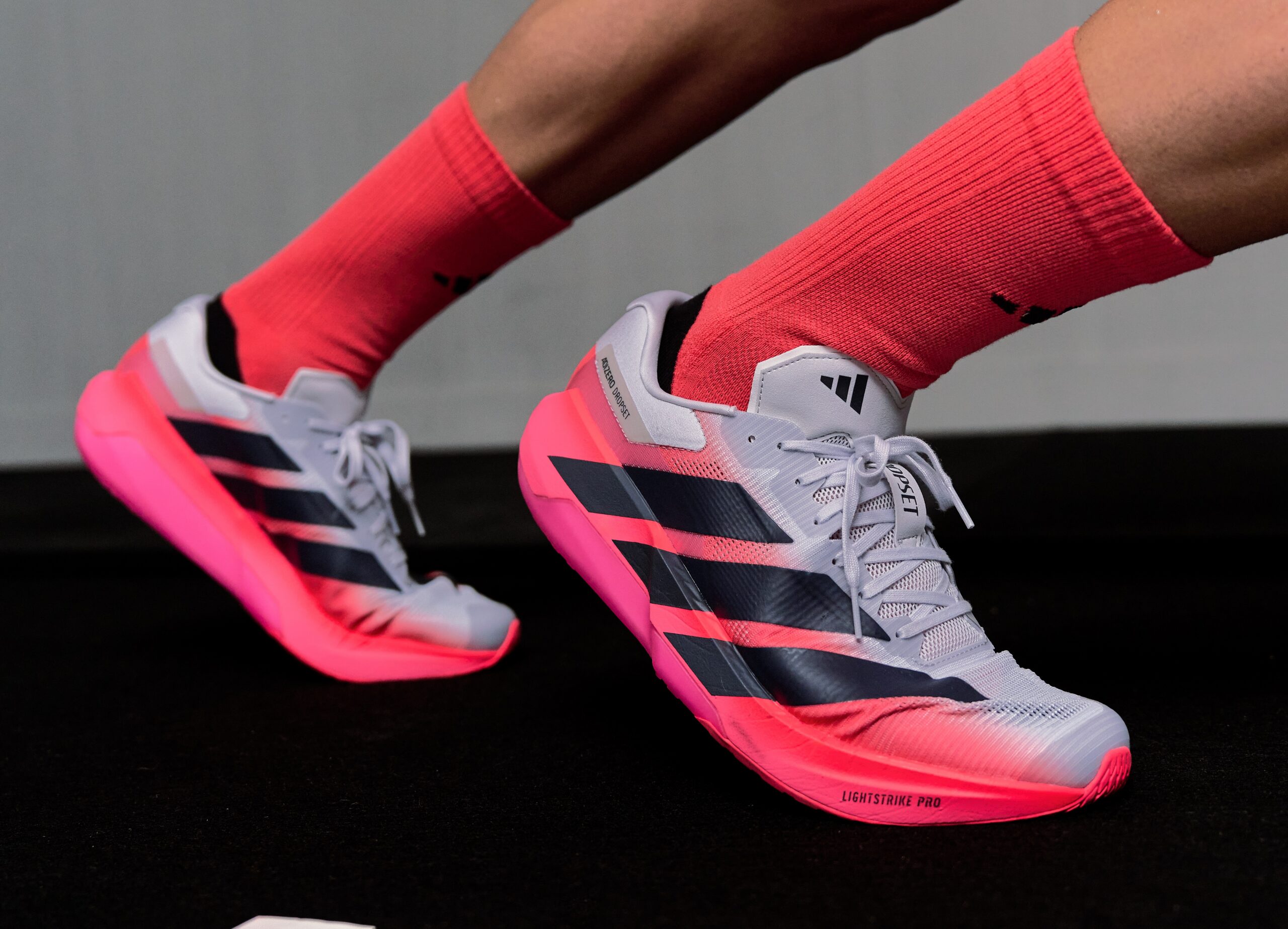 adidas pisa fuerte en las carreras híbridas